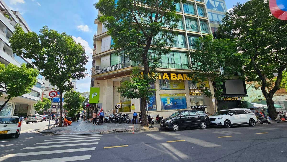 Cho thuê toà nhà góc 2 mt đường Lý Tự Trọng, P.Bến Thành, Quận 1
