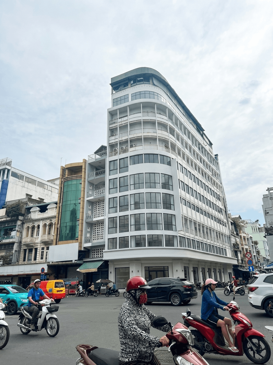 Cho thuê toà nhà góc 2MT đường Trần Hưng Đạo B, Phường 14, Quận 5